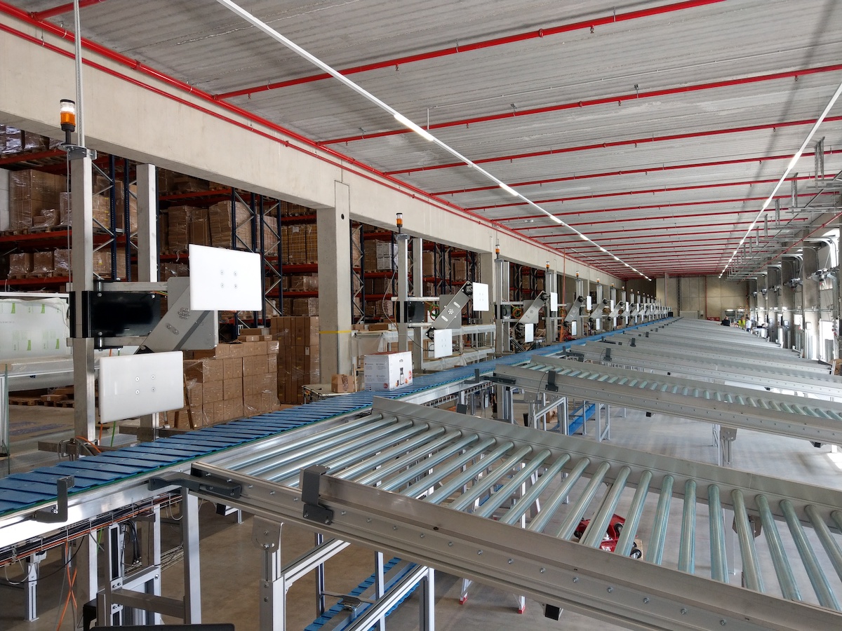 Sorting, turning, distributing, combining many products